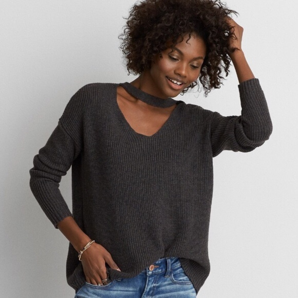 🤍 AE Gray Sweater w/ Choker